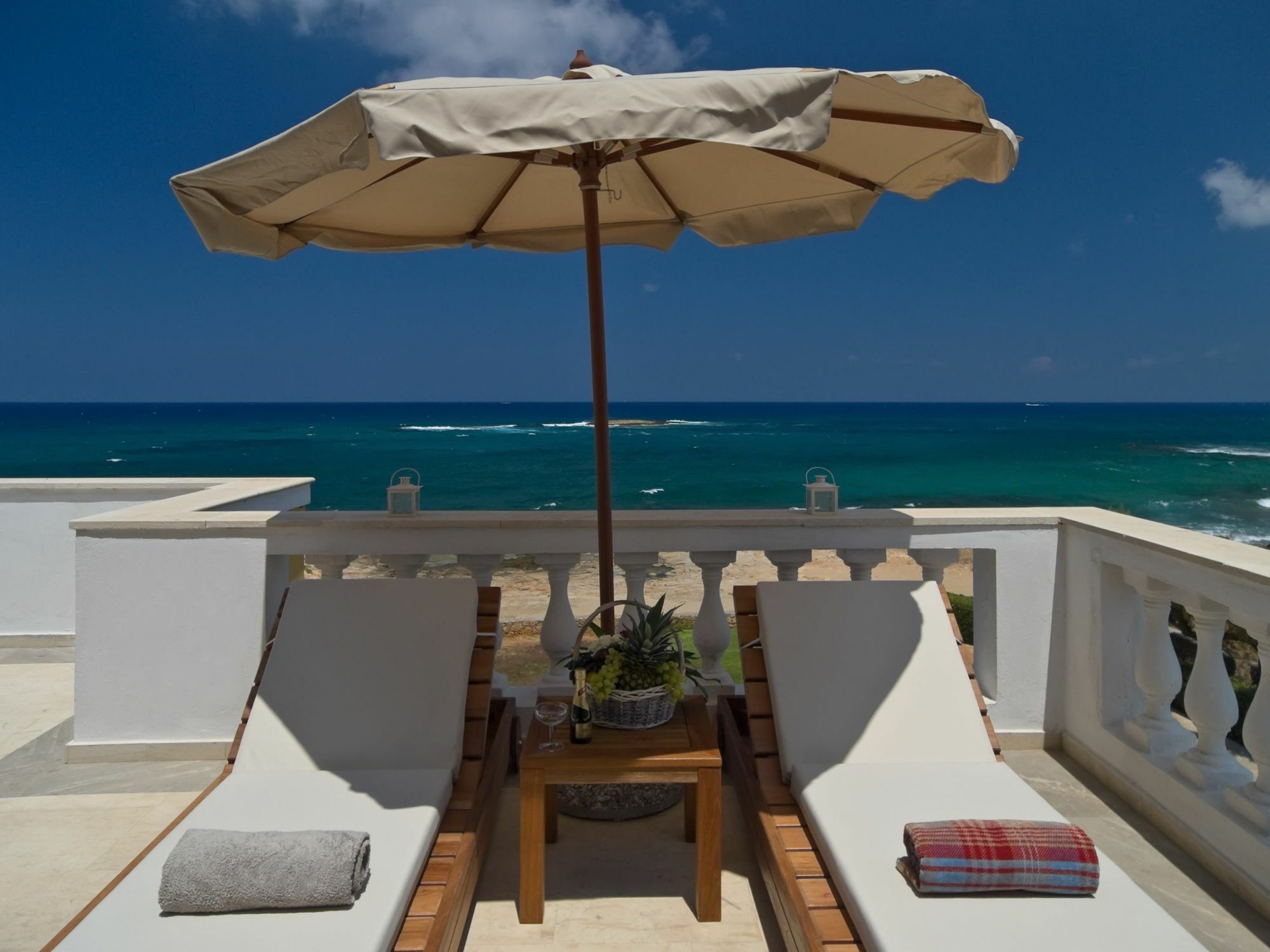 Pyrgos Beach Hotel Apartments Малиа Экстерьер фото
